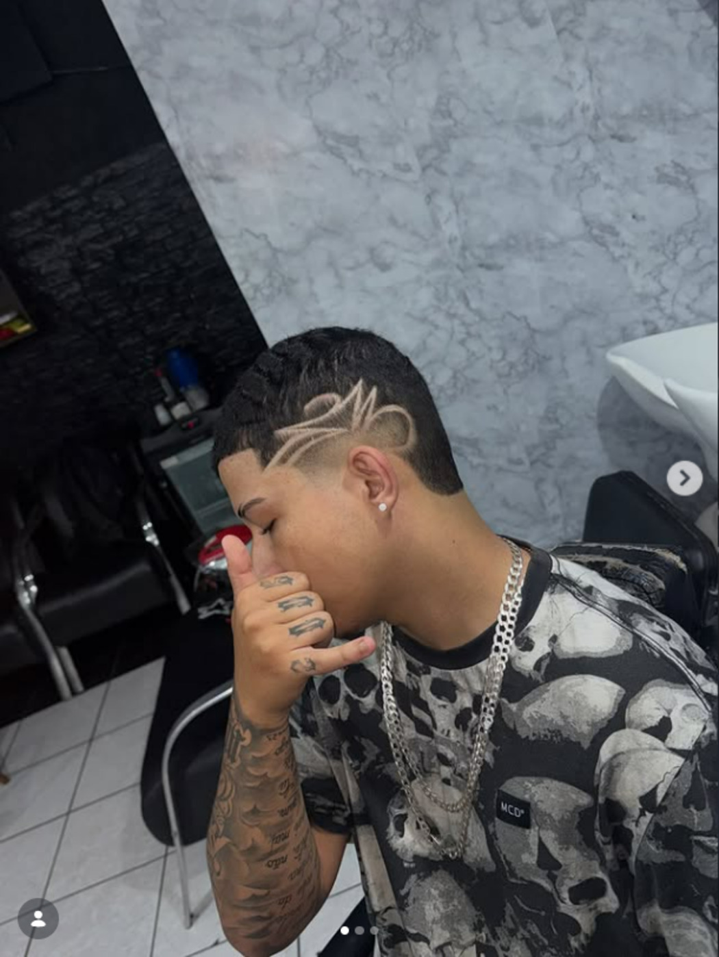 Corte na risca feito pela Barbearia Teles